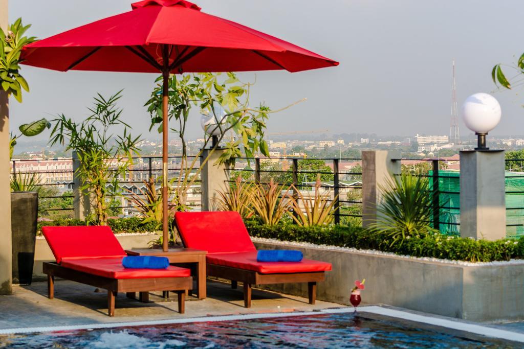 Diamond Palace Resort & Sky Bar 프놈펜 외부 사진