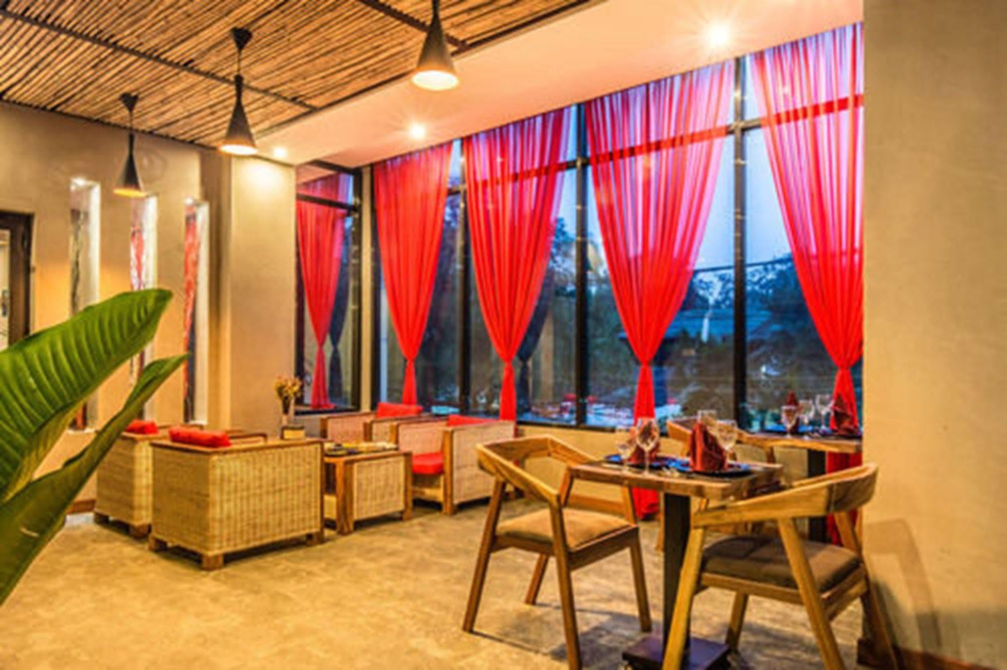 Diamond Palace Resort & Sky Bar 프놈펜 외부 사진