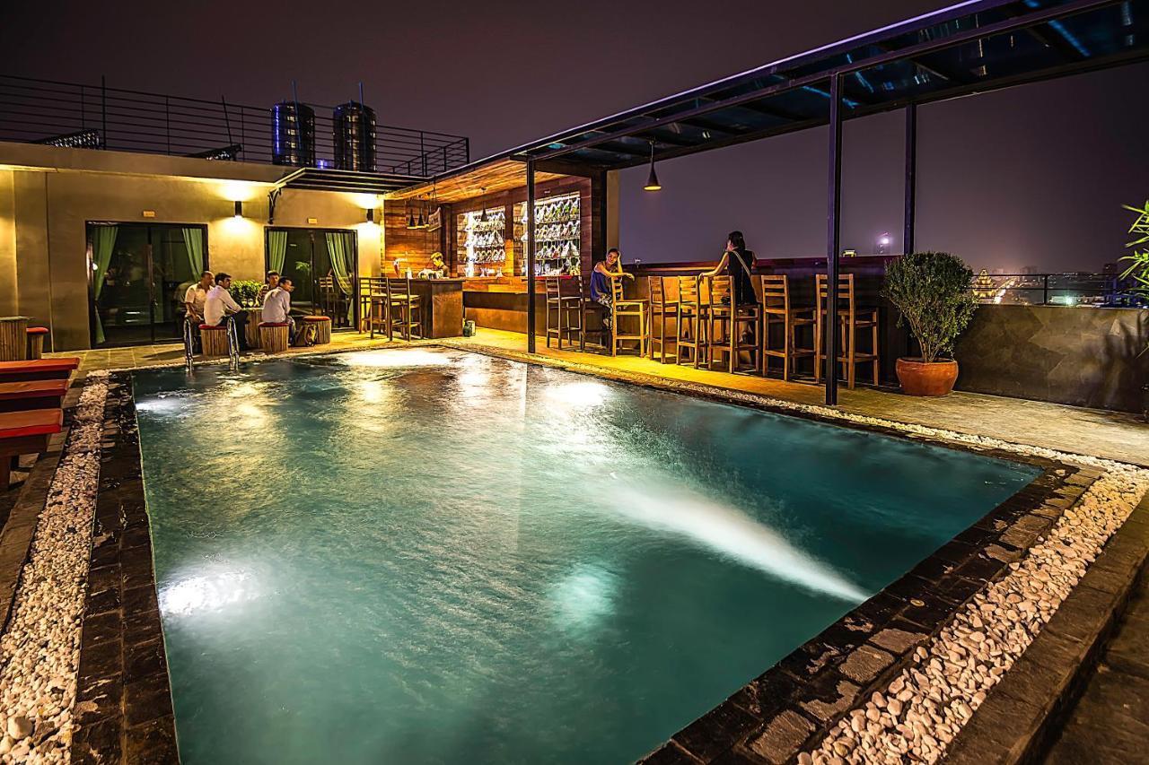Diamond Palace Resort & Sky Bar 프놈펜 외부 사진